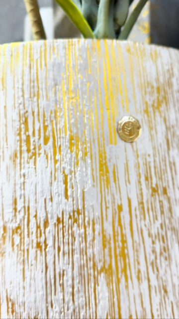 💫 Dale brillo a tu hogar. 

Nuestra nueva mazeta en tonos oro llena tus espacios de estilo y exclusividad. 

“ El dorado no es solo un color, es la luz que viste tus espacios de calidez y armonía. 

Descubre nuestra nueva referencia, única como tú.” 

Disponible en nuestra tienda y por mensaje de WhatsApp ⁨3187254302
Estilo Mazeta 
Calle 7 No 26 29 
La Gaitana 
Neiva Huila

#MaterasConEstilo #diseñosunicos #Decoración2025 #TendenciaEnCasa #macetasneiva  #concretodecorativo #macetadorado